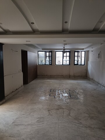 Room in 3 BHK Independent House at Sector 39 – for Rent