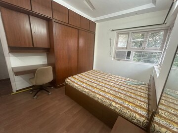 Bedroom in 2 BHK Apartment at Juhu – for Rent