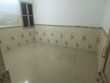 Room in 1 BHK Apartment at Jivrajpark – for Rent