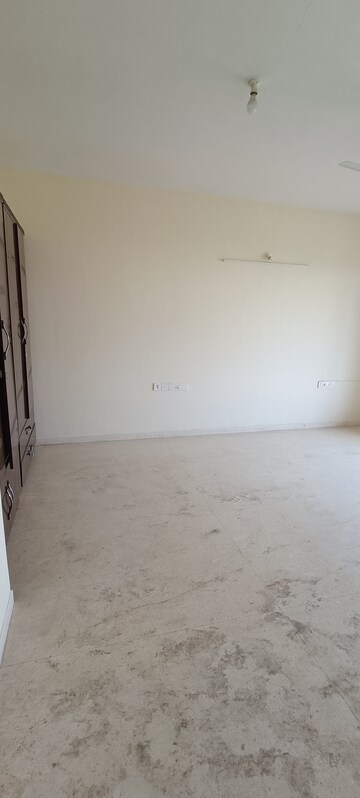 Room in 3 BHK Apartment at Kalpataru Pristine, Manpada – for Rent