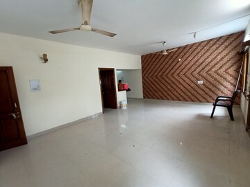 Room in 2 BHK Independent House at Sector 16 – for Rent