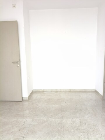 Room in 1 BHK Apartment at Hiranandani The Walk Castalia, Ghodbunder Road – for Sale
