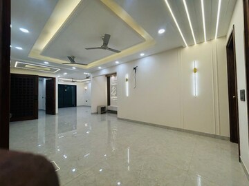 Living Room in 3 BHK Builder Floor at Sector 23 – for Rent