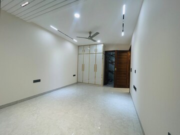 Room in 3 BHK Builder Floor at Sector 23 – for Rent