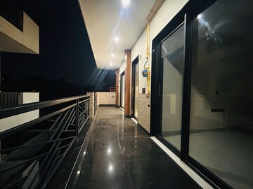 Building Lobby in 3 BHK Builder Floor at Sector 23 – for Rent