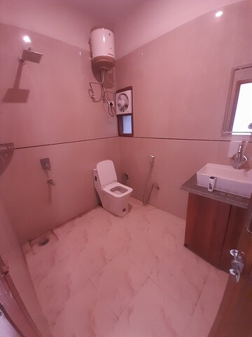 Master Bedroom in 1 BHK Builder Floor at DLF City Phase III, Sector 24 – for Rent