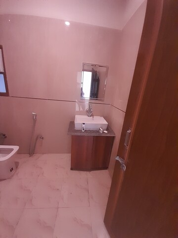 Furnished Amenities in 1 BHK Builder Floor at DLF City Phase III, Sector 24 – for Rent