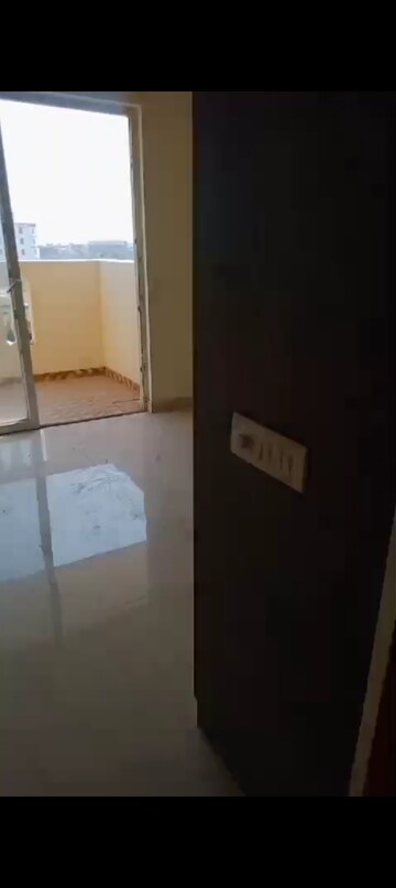 Room in 3 BHK Apartment at Conscient Habitat Residences, Sector 78 – for Rent