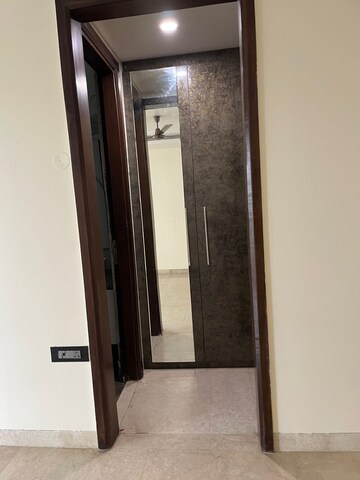 Building Lobby in 4 BHK Builder Floor at Ansal Sushant Lok I, Sector 43 – for Rent