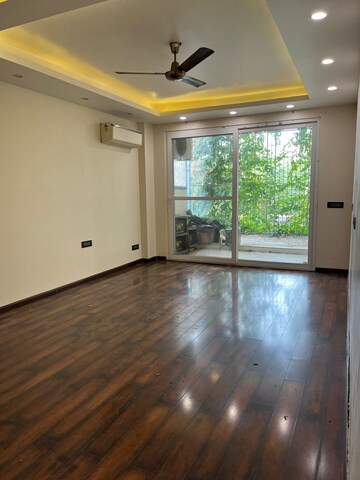 Room in 4 BHK Builder Floor at Ansal Sushant Lok I, Sector 43 – for Rent