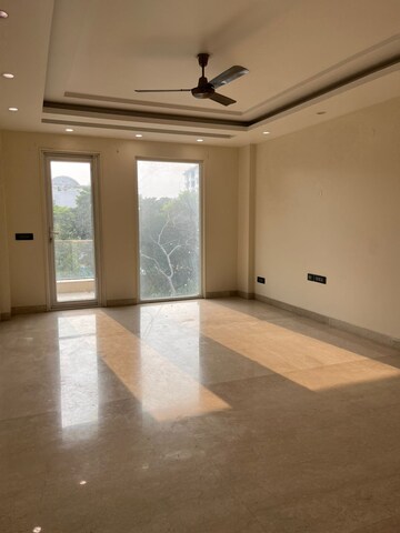 Room in 4 BHK Builder Floor at Ansal Sushant Lok I, Sector 43 – for Rent