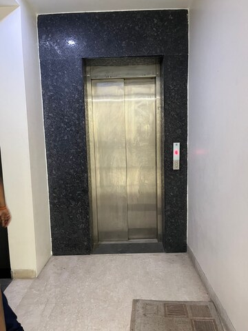 Room in 4 BHK Builder Floor at Ansal Sushant Lok I, Sector 43 – for Rent