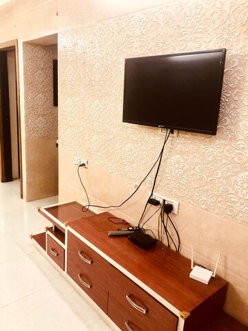 Furnished Amenities in 2 BHK Apartment at Mahim West – for Rent