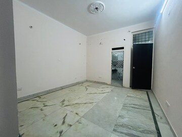 Room in 3 BHK Builder Floor at Palam Vihar – for Rent