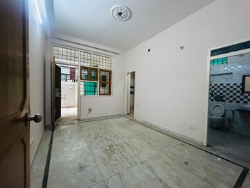 Room in 3 BHK Builder Floor at Palam Vihar – for Rent