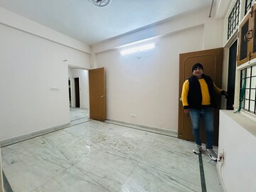 Room in 3 BHK Builder Floor at Palam Vihar – for Rent