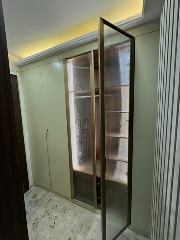 Building Lobby in 3 BHK Builder Floor at Sushant Lok 2, Sector 57 – for Sale