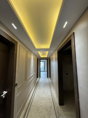 Building Lobby in 3 BHK Builder Floor at Sushant Lok 2, Sector 57 – for Sale