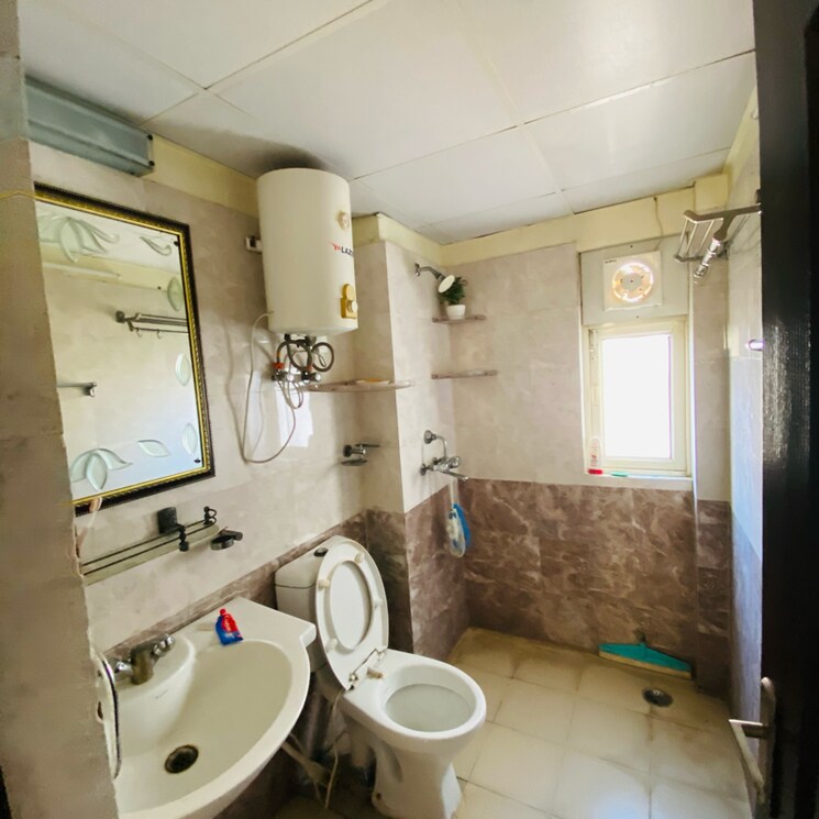 Bathroom, aims-golf-city 3 Bedroom 1400 Sq.Ft. Apartment In Noida Central Noida 8113462