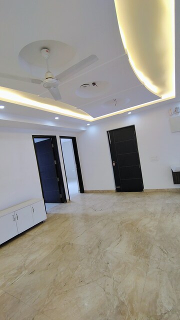 Room in 3 BHK Builder Floor at M3M Atrium, Sector 57 – for Rent