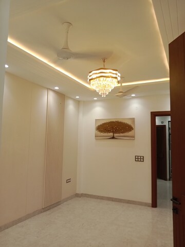 Room in 4 BHK Builder Floor at Shivkripa Orchid Gyan Khand, Gyan Khand I – for Sale