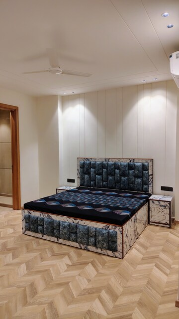 Bedroom in 3 BHK Builder Floor at DLF Atria, Dlf Phase ii – for Rent