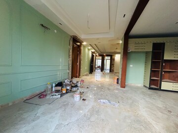 Parking in 3 BHK Builder Floor at Sector 23 – for Rent