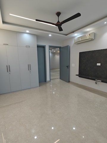 Room in 4 BHK Builder Floor at Ansal Sushant Lok I, Sector 43 – for Sale