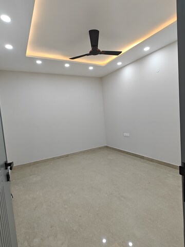Room in 4 BHK Builder Floor at Ansal Sushant Lok I, Sector 43 – for Sale