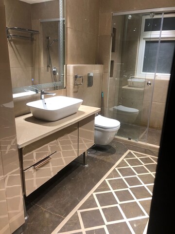 Bathroom in 4 BHK Builder Floor at Unitech South City 1, South City 1 – for Rent