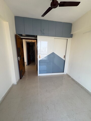 Room in 2 BHK Apartment at Signature The Millennia 2, Sector 37d – for Rent
