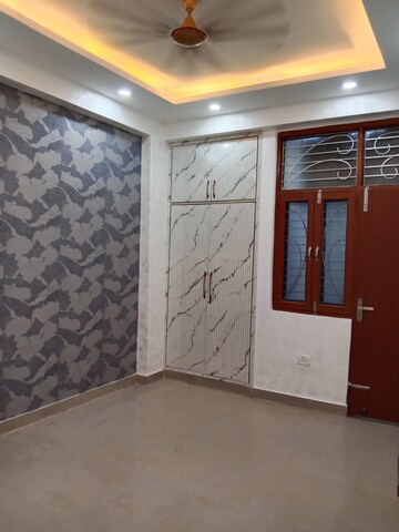 Room in 3 BHK Builder Floor at Soho Apartments, Shakti Khand – for Sale