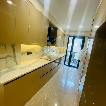 Team Area in 4 BHK Builder Floor at Auram Floor, South City 2 – for Sale