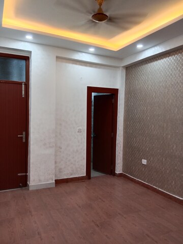 Room in 3 BHK Builder Floor at Soho Apartments, Shakti Khand – for Sale