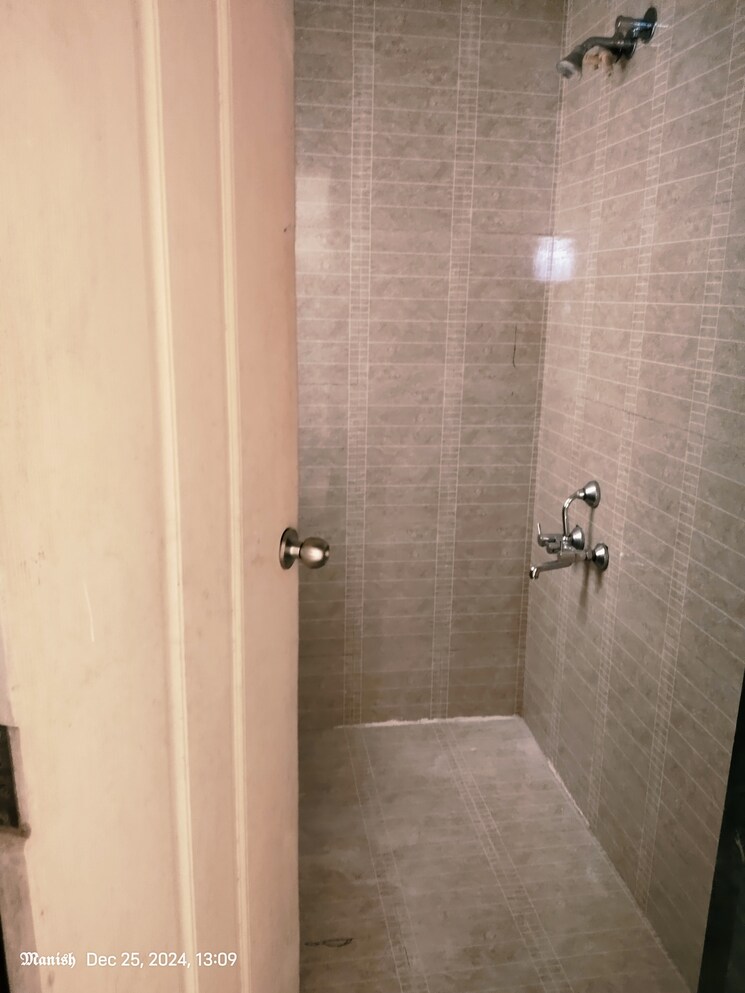 Bathroom, varanasi-society 1 Bedroom 605 Sq.Ft. Apartment In Warje Pune 8113897