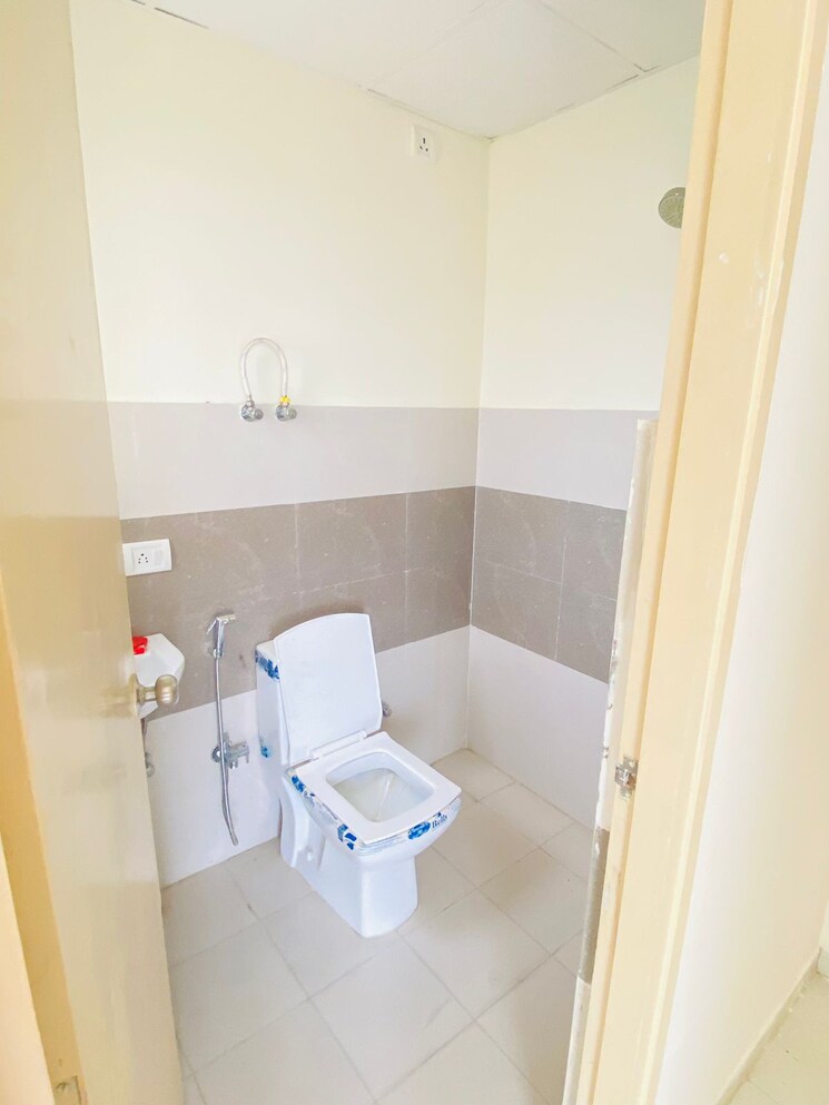 Bathroom, gls-arawali-home 3 Bedroom 745 Sq.Ft. Apartment In Sohna Sector 4 Gurgaon 8113662