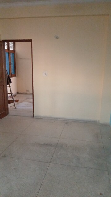 Furnished Amenities in 3 BHK Apartment at Mea Apartments, Sector 62 – for Rent