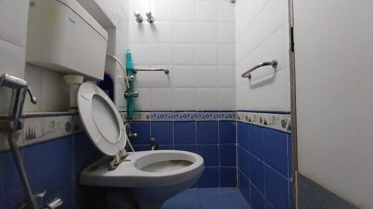 Bathroom, borivali west 2 Bedroom 700 Sq.Ft. Apartment In Borivali West Mumbai 8113722