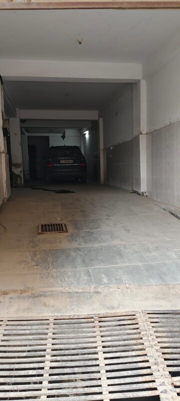 Parking in 2 BHK Builder Floor at Sarfabad Village – for Sale