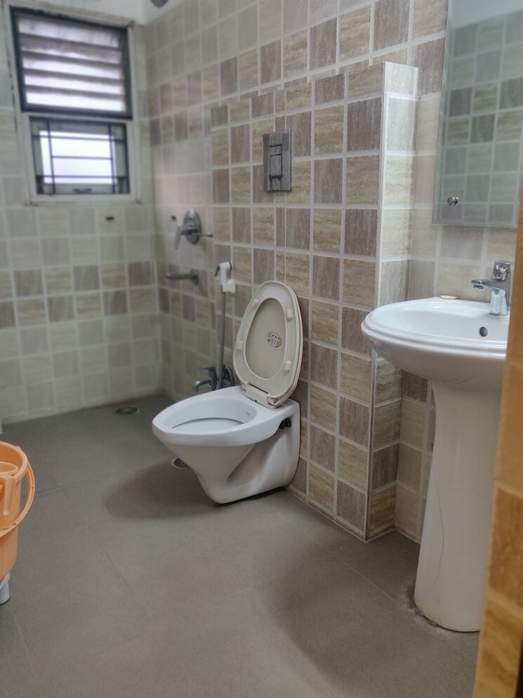 Bathroom, lotus-villa-banjara-hills 3 Bedroom 2200 Sq.Ft. Apartment In Banjara Hills Hyderabad 8113776