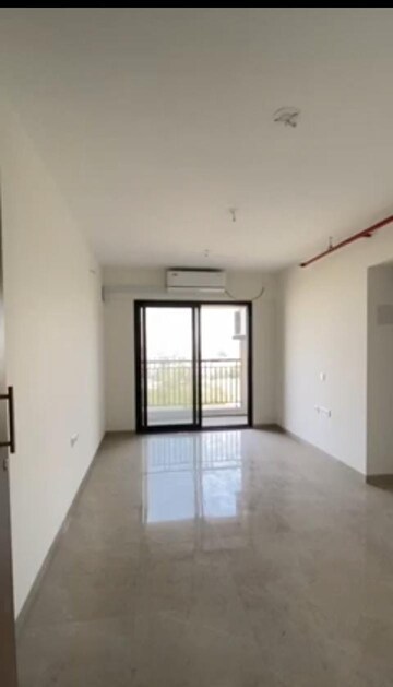 Room in 1 BHK Apartment at DB Orchid Ozone, Dahisar East – for Rent
