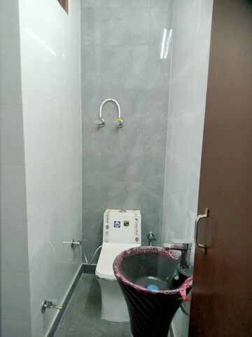 Attached Bathroom in 2 BHK Builder Floor at Laxmi Nagar – for Rent