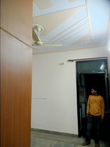 Furnished Amenities in 2 BHK Builder Floor at Laxmi Nagar – for Rent