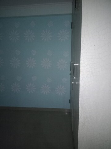 Furnished Amenities in 2 BHK Builder Floor at Laxmi Nagar – for Rent
