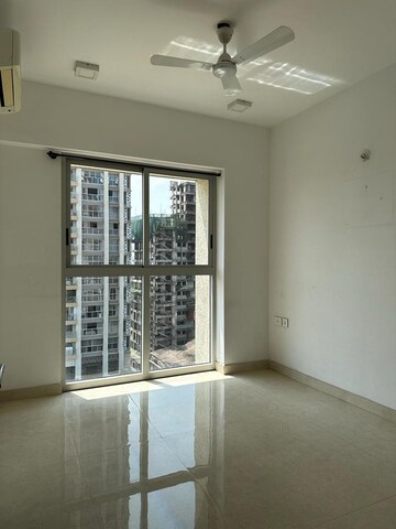 Room in 2 BHK Apartment at Lodha Venezia, Parel – for Rent