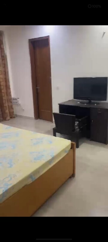 Master Bedroom in 6+ BHK Apartment at Sector 50 – for Rent