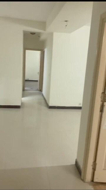 Room in 3 BHK Apartment at BPTP The Resort, Sector 75 – for Rent