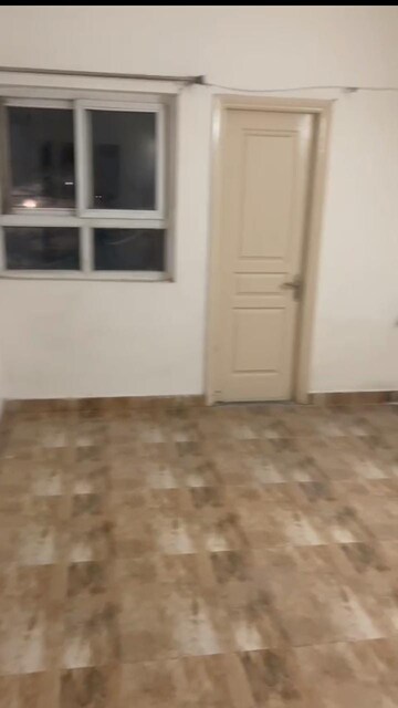 Room in 3 BHK Apartment at BPTP The Resort, Sector 75 – for Rent