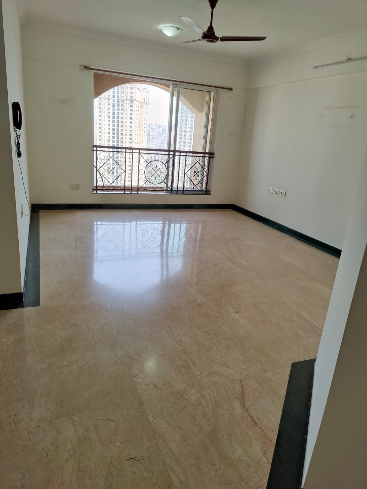 3 BHK Apartment For Sale in Hiranandani Avalon