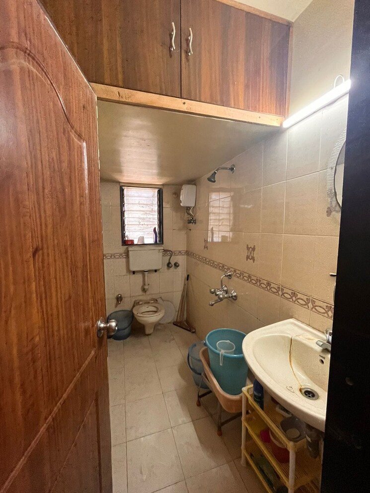 Bathroom, juhu 1 Bedroom 650 Sq.Ft. Apartment In Juhu Mumbai 8113824